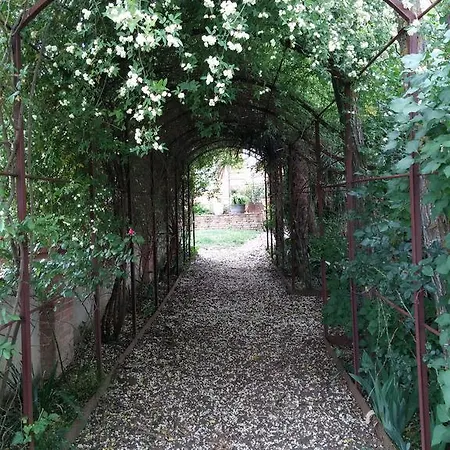 La Chartreuse Bed & Breakfast